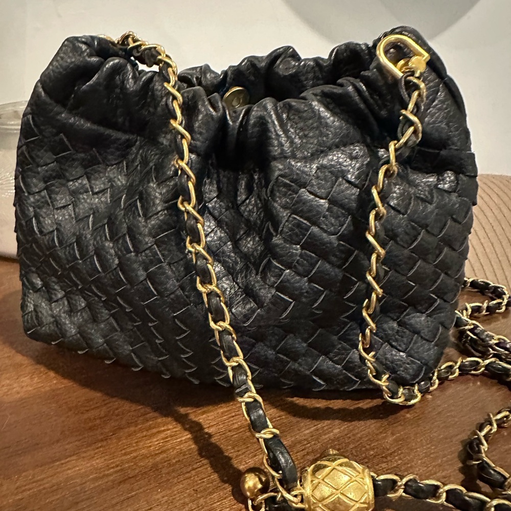 Small woven drawstring bag
